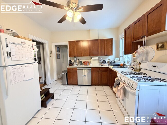 Photo - 61 Falkland St