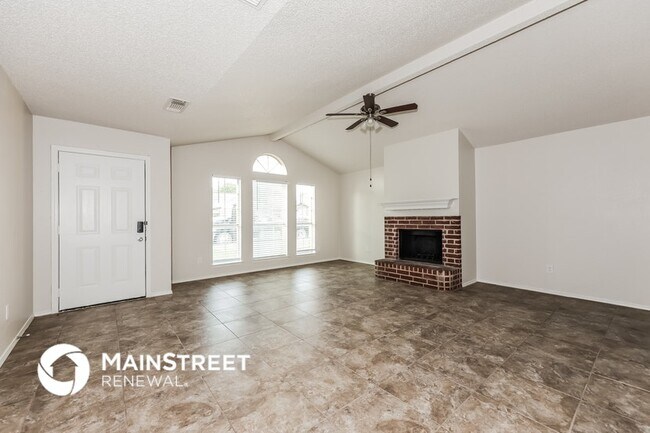 Photo - 1359 Lincolnshire Way