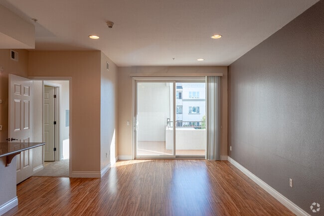 1HAB, 1BA - 783 ft² - Six1Five