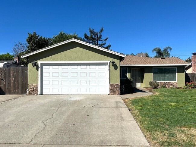 Building Photo - Beautiful home located in Manteca