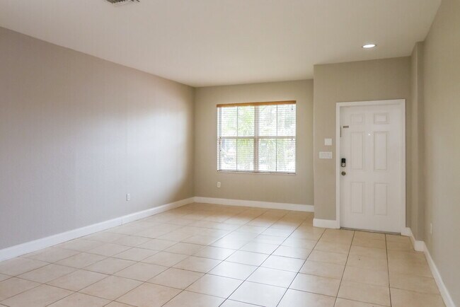 Photo - 2025 SE 14 St