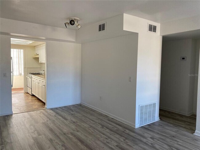 Photo - 911 Washington Ave SW Unit 212