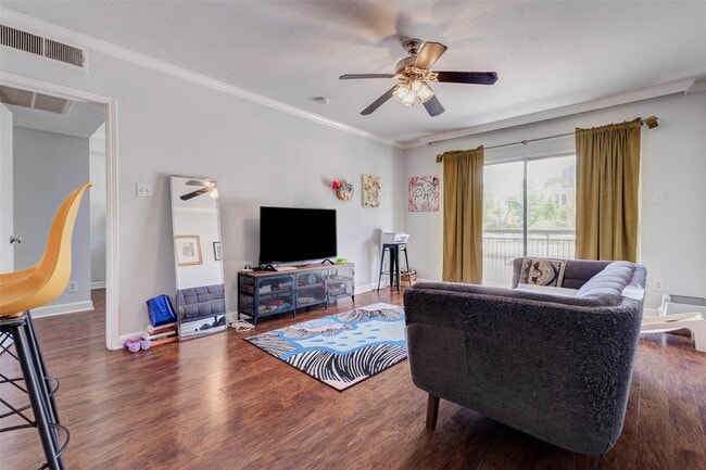 Building Photo - 4515 Briar Hollow Pl Unit 215