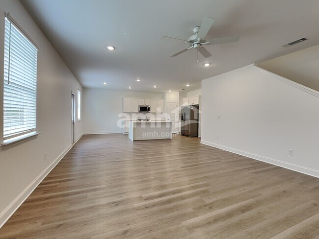 Photo - 496 Pointe Dr