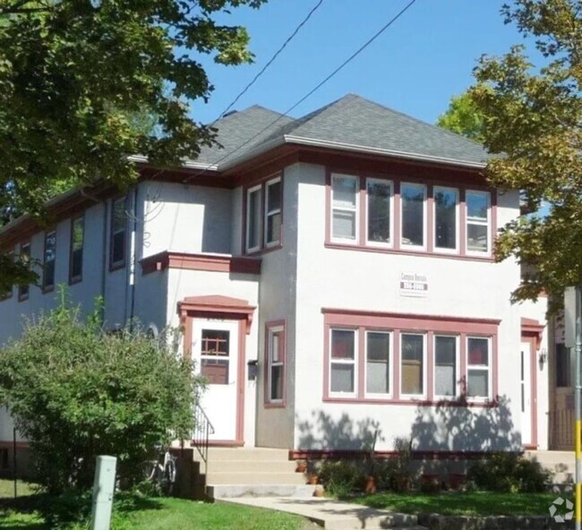 Building Photo - 2004-2006 University Avenue Unit 2006 University Avenue Rental