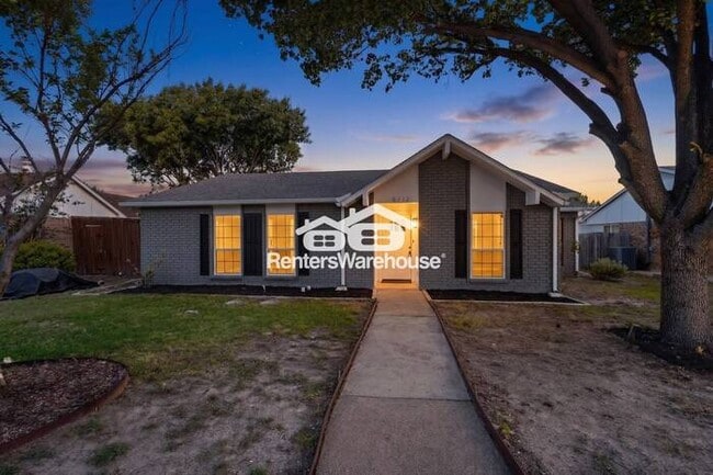 Building Photo - A True Gem In the Colony