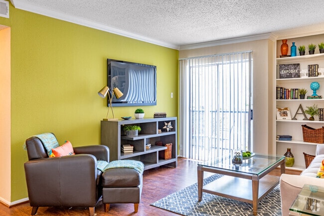 2BR, 2BA - 930SF - Living Room - The Abbey at Medical Center