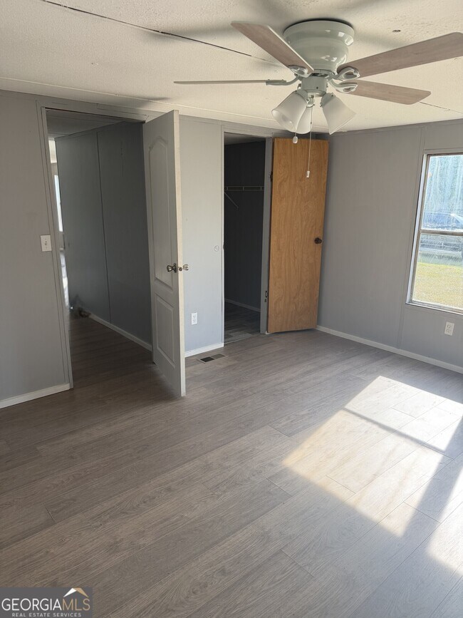 Photo - 220 Sycamore Ln