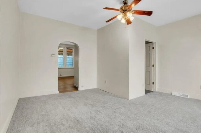 Photo - 3240 Rothpletz St