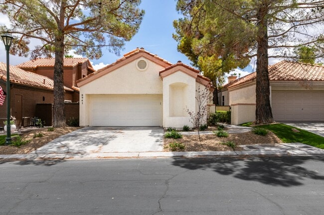 Photo - 3 Bedroom, 2.5 Bath Golf Course Home in Guard-Gated Canyon Gate