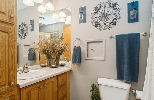 Photo - 460 Flagstaff Ln