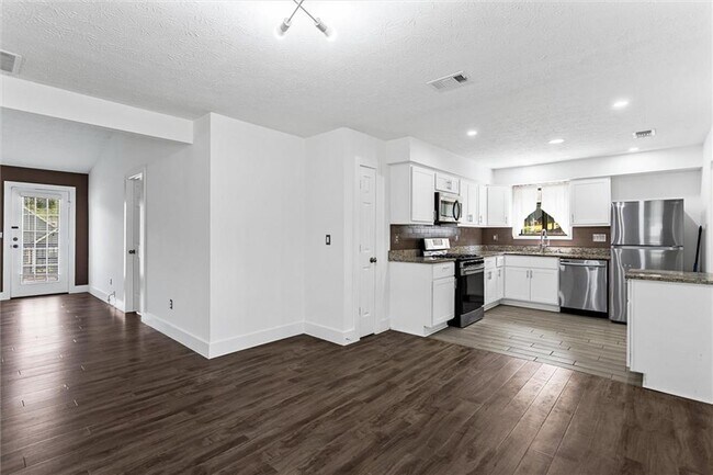 Photo - 140 Grayland Creek Dr