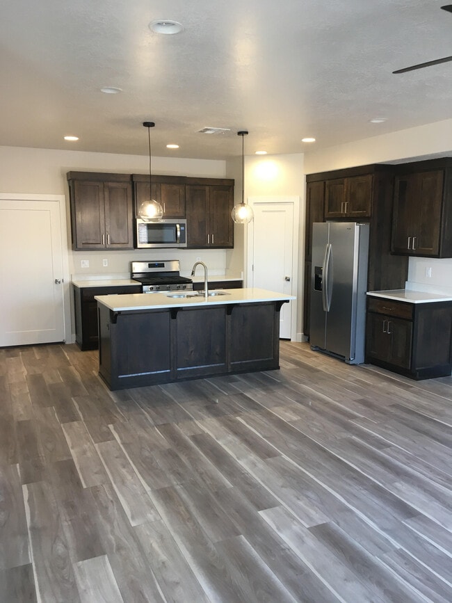 Photo - 831 S Black Alder Dr