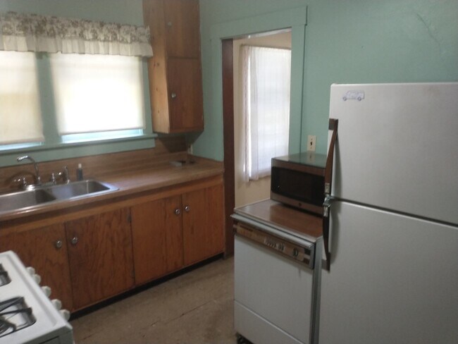 Photo - 108 N Oak St