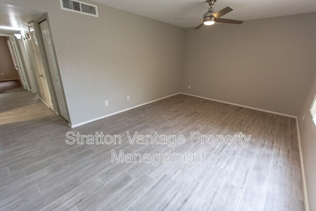 Photo - 1402 E Guadalupe Rd