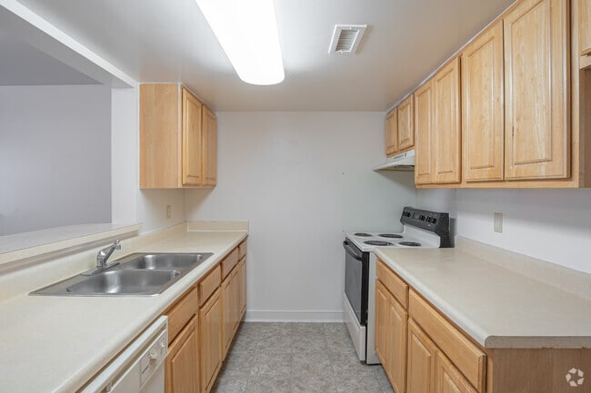 2 BR, 1 BA - 836SF - Kitchen - River Commons