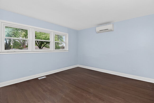 Photo - 15 W 56th St