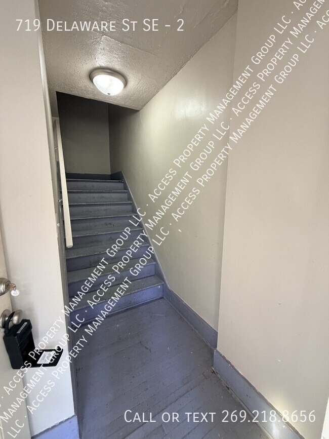 719 Delaware St SE Unit 2