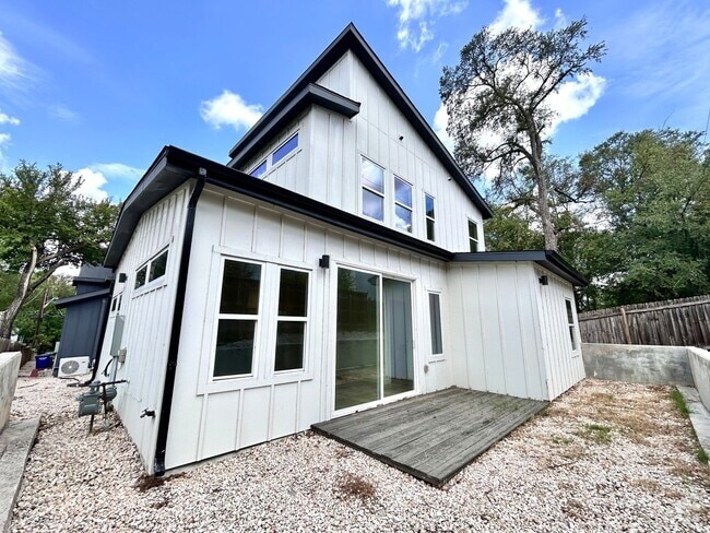 Building Photo - 1403 Cometa St Unit 2 Rental