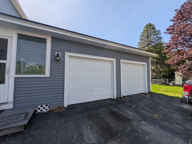 Photo - 180 Highland St