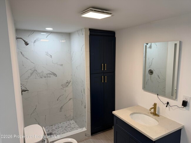 Photo - 539 E Pine St