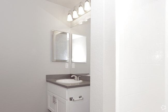 3BR, 2BR - 1300 SF
