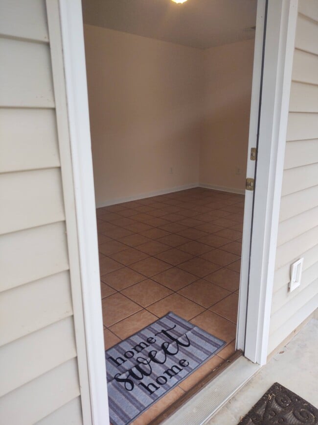 Entrada a la sala de estar - 247 Hereford Cir Unidad 247-B