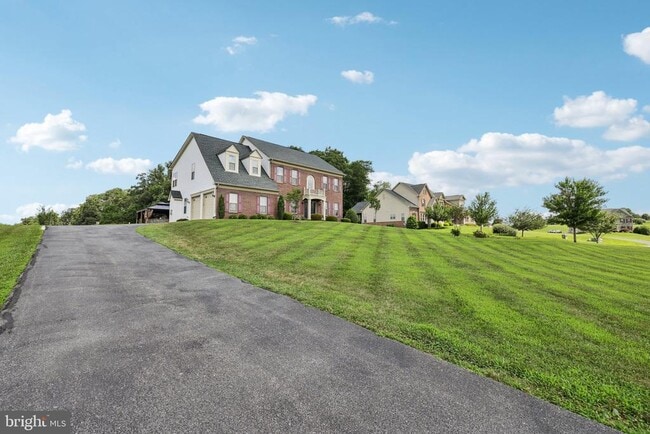 Photo - 141 Hawkes Ct