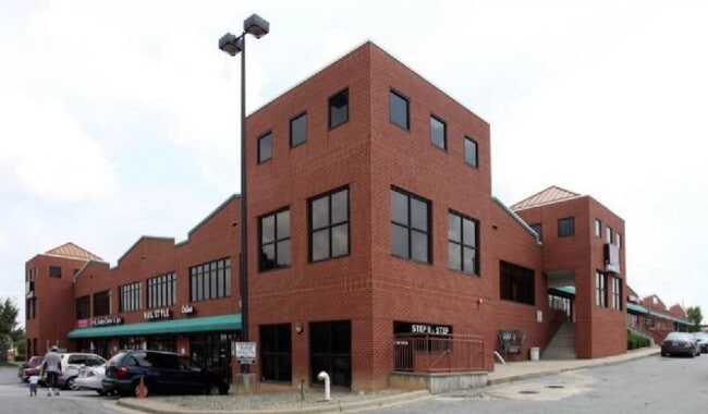 Building Photo - 709 E Market St Unit 203-B