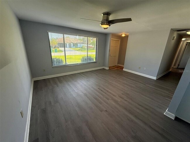 Photo - 581 Grove Ave NW