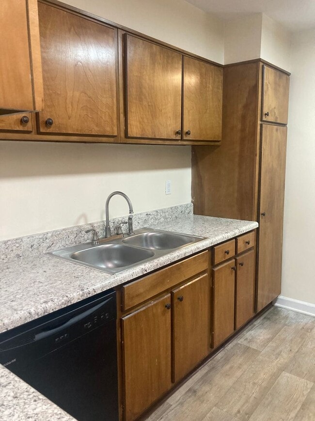 Photo - 1502 Benjamin Pkwy