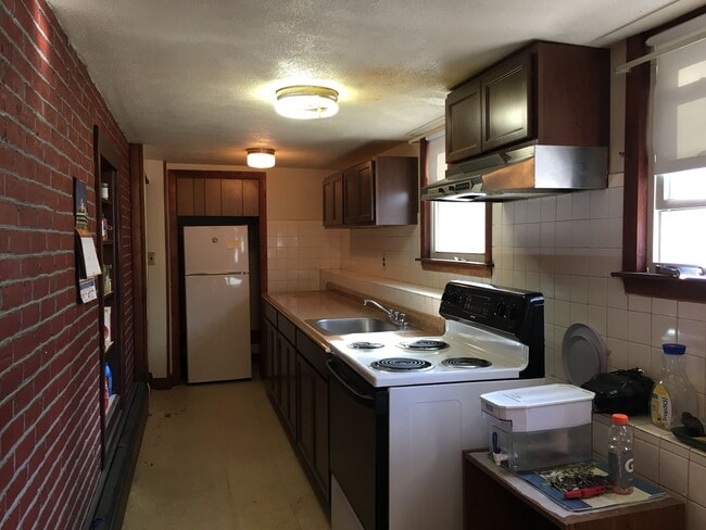Building Photo - 32 Cherry St Unit 4