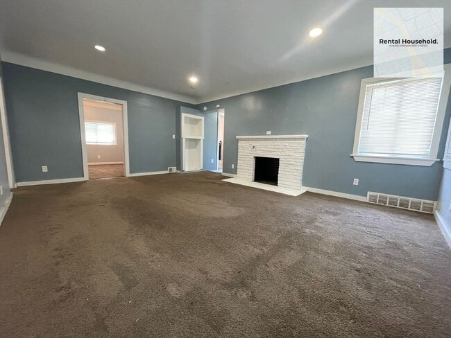 Building Photo - Stunning & Spacious 3-Bedroom Home in Warren!