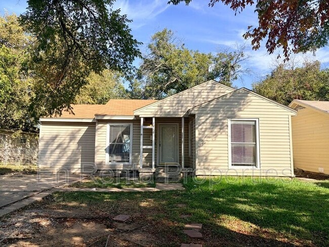 Building Photo - 1116 Rice St