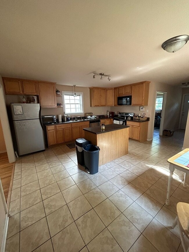 Photo - Large 3 Bedroom | 2.5 Bath in The Fan!