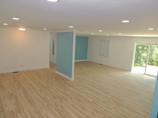 Photo - 409 Windfield Ct