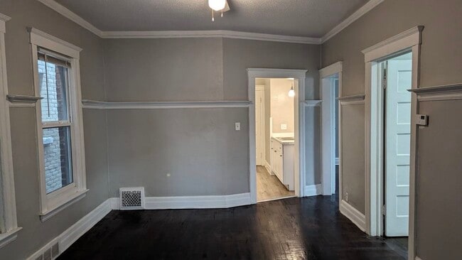 Photo - 534 Holbrook St Unit 1