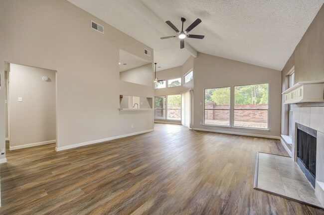 Building Photo - 8418 Mosshang Ct