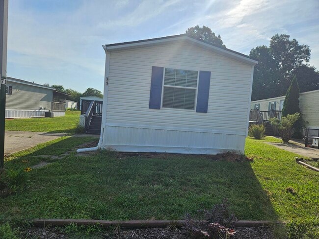 Photo - 71 Lynnwood Cir