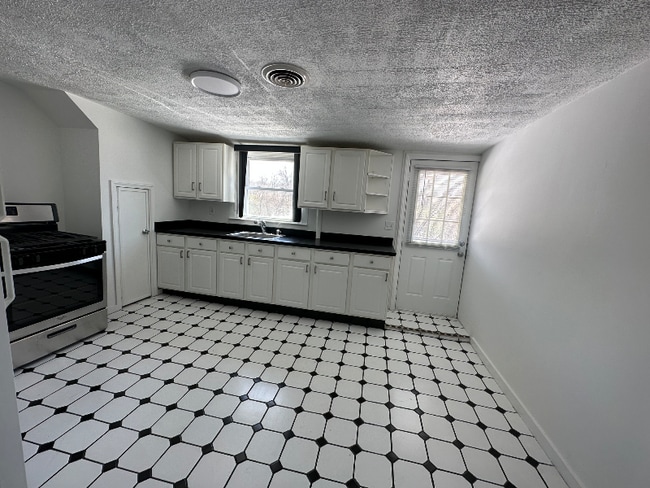 Photo - 14 Thill St Unidad 2nd floor