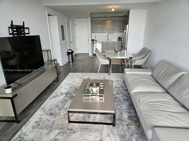 Photo - 121 NE 34th St Unidad 2511