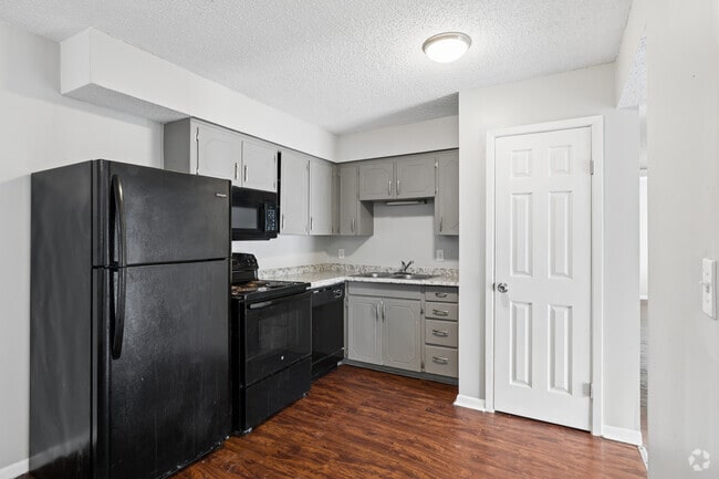 2BR, 1BA - 808SF - Kitchen
