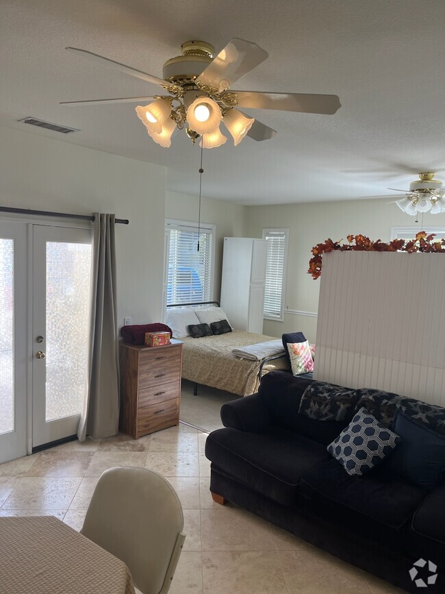 Building Photo - 17551 Cedarwood Dr Rental
