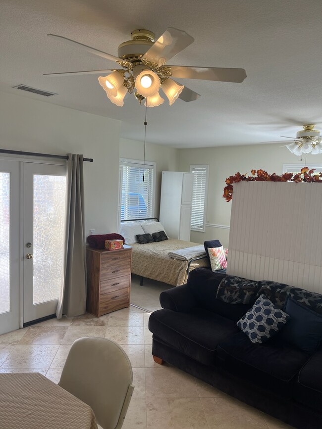 Building Photo - 17551 Cedarwood Dr Rental