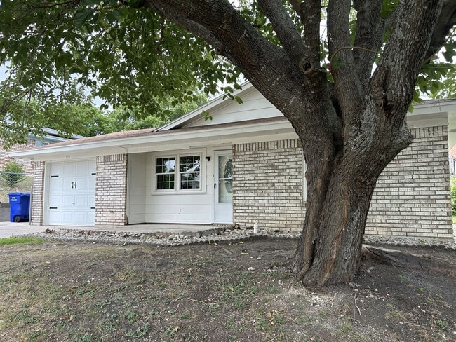 919 Marilyn Dr