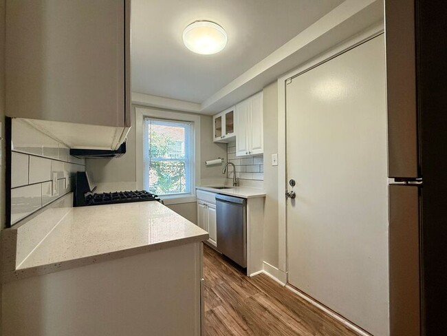 Photo - 1400 Kenmore Ave Unidad E1