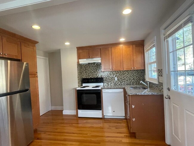 Building Photo - 32-34 Park Ave Ext Unit 34 Rental