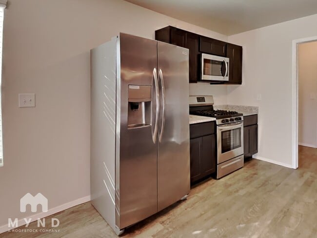 Photo - 2923 Russell Rd