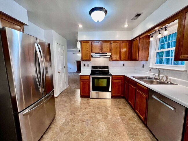 Photo - OPEN HOUSE SUNDAY THE 21ST 1PM-3PM! Move-In Special: Receive $1,300 off your first full month’s r...