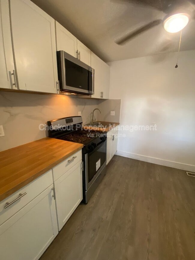 Building Photo - 813 Courtois St Unit B